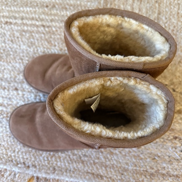 Classic Ugg Boots - Picture 3 of 5
